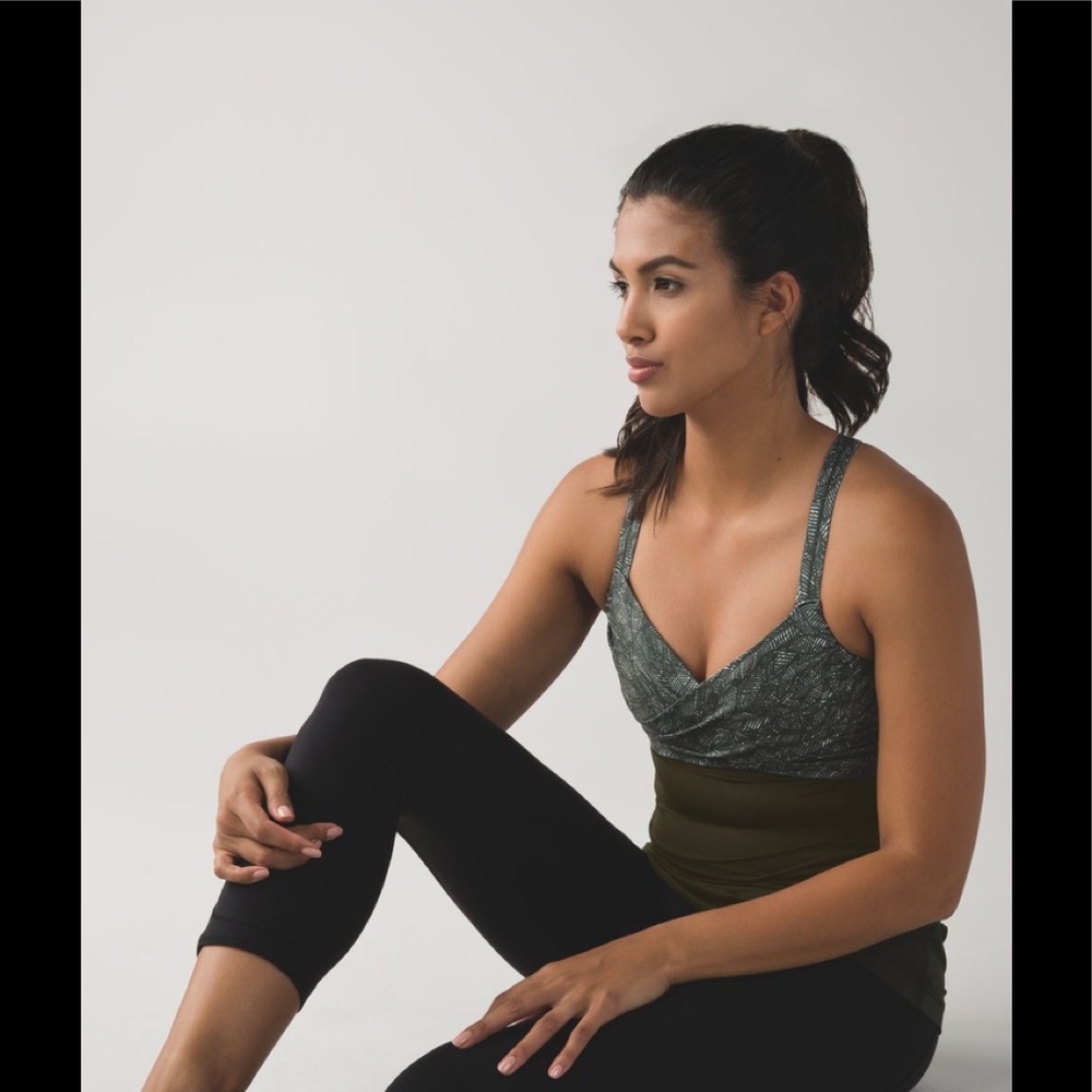 Lululemon Wrap It Up Tank - - Picture 4 of 10